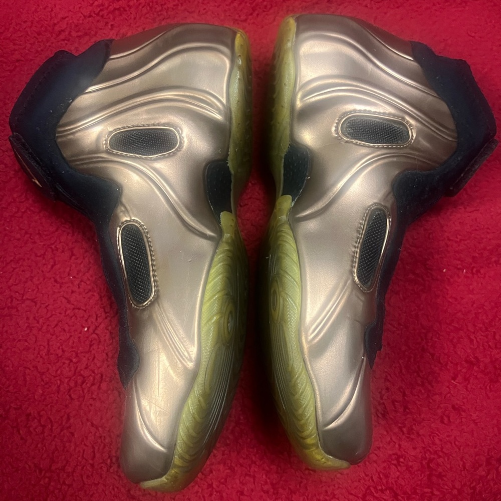 Nike Black and Gold Sneakers Flightposite - Picture 3 of 4